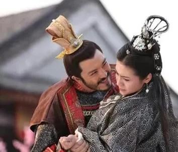 隋炀帝杨广的故事，特别是他与宣华夫人陈氏的不伦情事，一直以来都是历史上争议不断的