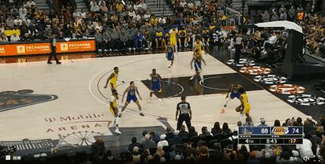 湖人主帅雷迪克真是把布朗尼给坑惨了！在今天进行的湖人和勇士的比赛中，雷迪克教练在