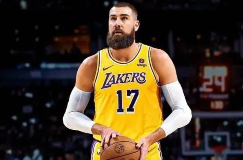 交易截止日临近，NBA有8支球队寻求交易，球队面临重建或半重建，篮网和鹈鹕位列其