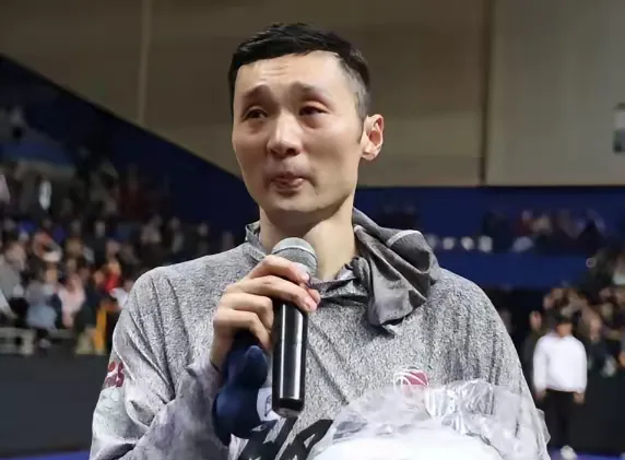 有一说一，刘伟担任新疆主教练至今，本人发现8个神奇的地方
​1、和杜锋比还是经验