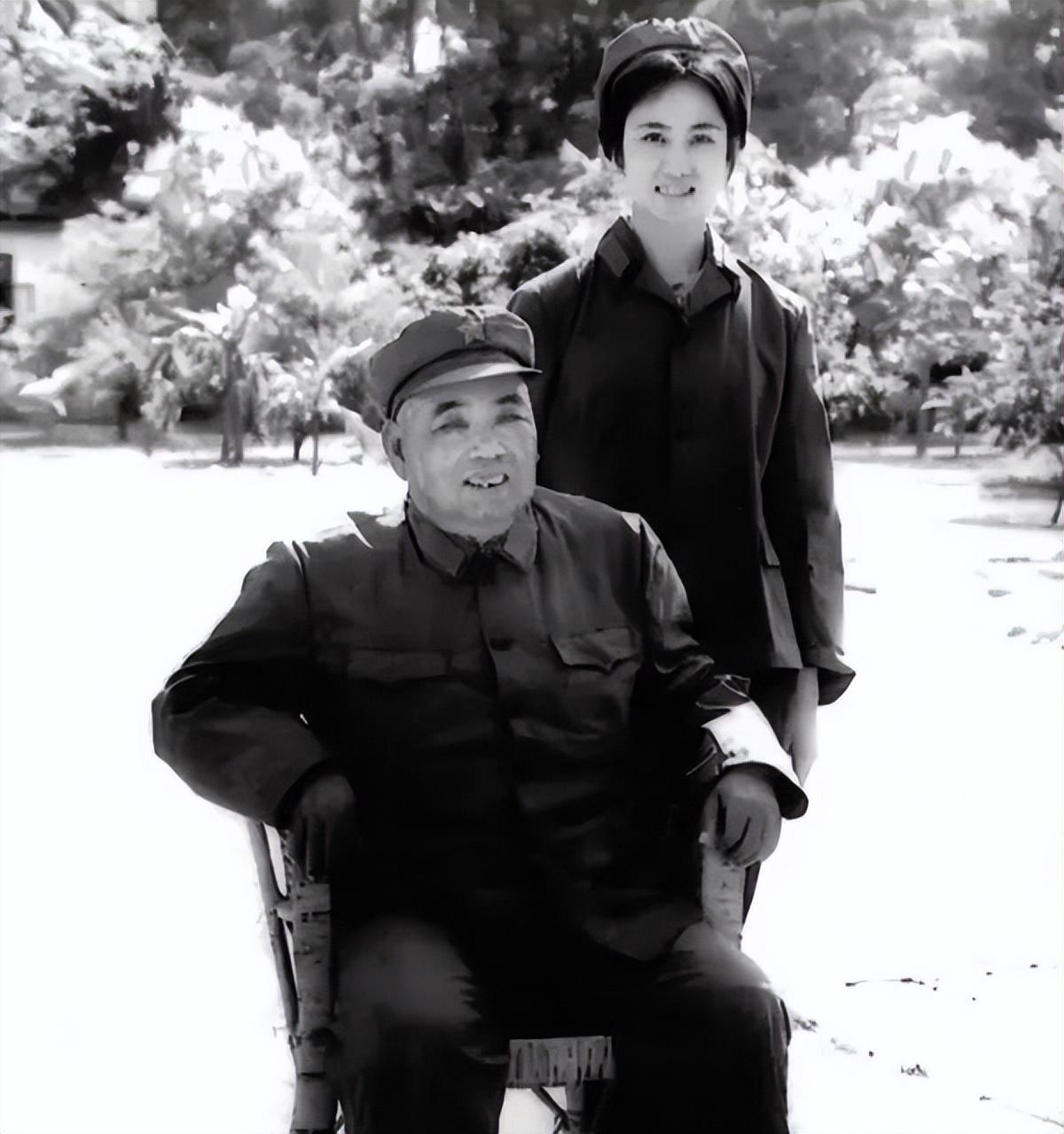 1964年，许世友的女儿许华山陪好友去参加招飞体检，她本来只是给好友壮胆的，可是
