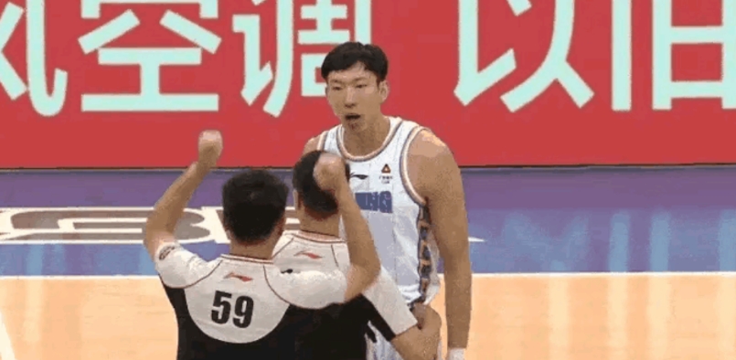 王哲林、周琦不愧是国内中锋罚篮里面的卧龙凤雏
      在1月17日的CBA常