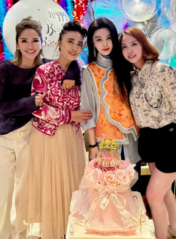 43岁范冰冰香港过中秋，穿新中式美如画中仙，不愧是东方美人第一人！（范冰冰在香港两年）-第8张图片-九妖电影