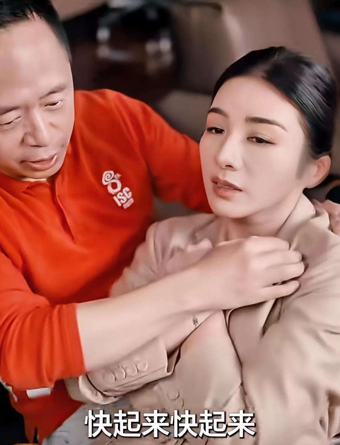 周鸿祎干嘛呢？
和黄奕在动作让人不忍直视，
深入了解后才知道是在拍短剧，
这周总
