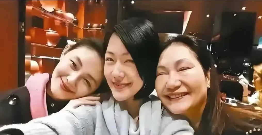 离婚三年了你还要怎么样？

刚刚，博主直播时说:“我自己本身是一个爱憎分明的人，