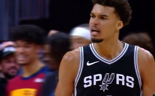 文班亚马狂砍35+18+8！神级防守终结约基奇41+18的疯狂夜，马刺惊天逆转掘金！