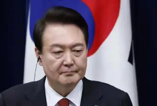 美国彻底撒手不管了，尹锡悦面临死刑，李在明毫不留情！
最近韩国政坛这瓜真是大到离