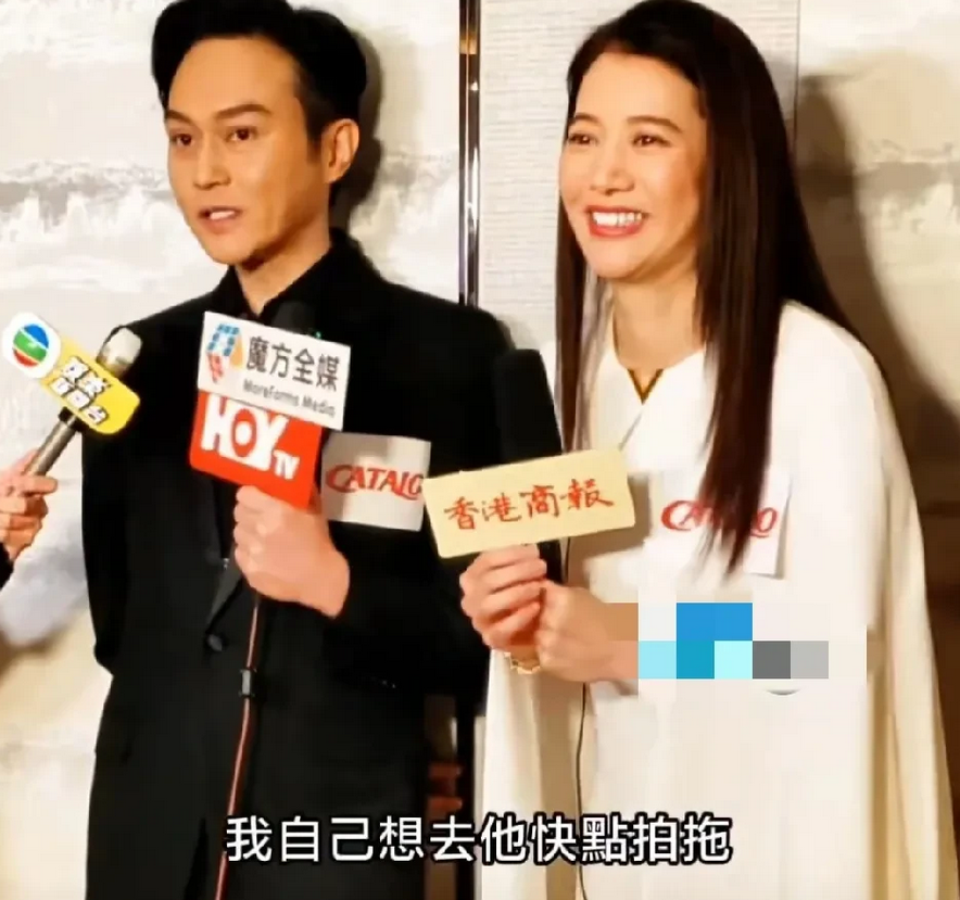张智霖在采访中说，希望儿子魔童能18岁谈恋爱，19岁就生孩子，这样他就可以有小孩