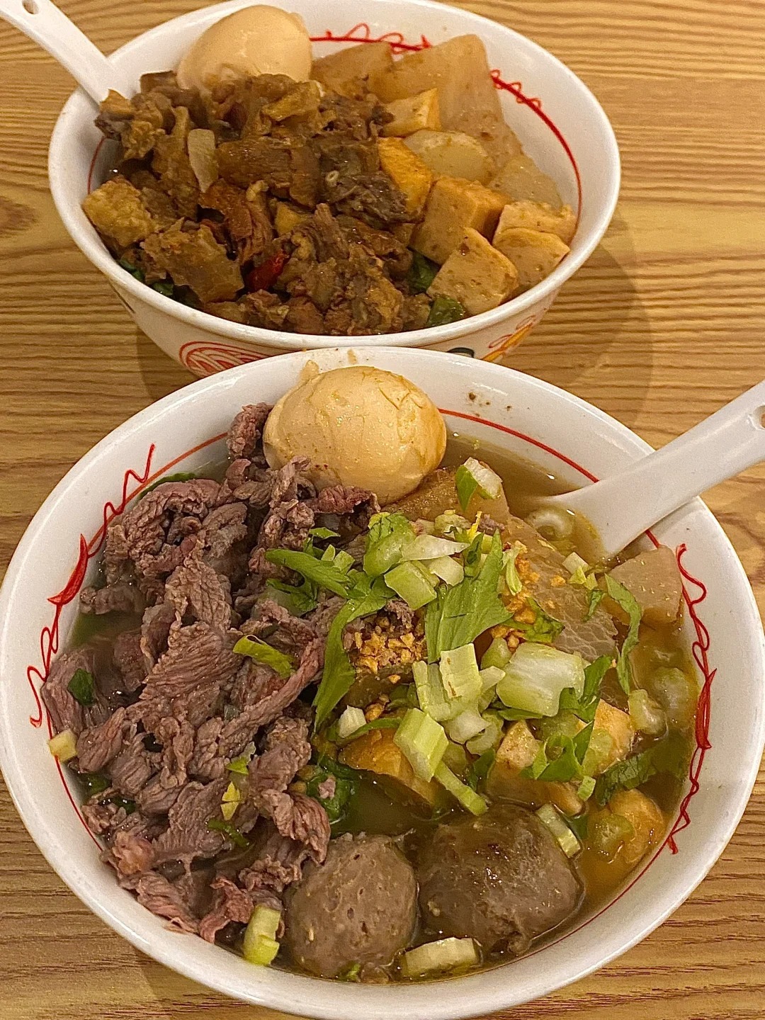 在成都！我5天吃了3次的小店😋！！！
是一对夫妻开的小店！性价比高，饭和河粉都