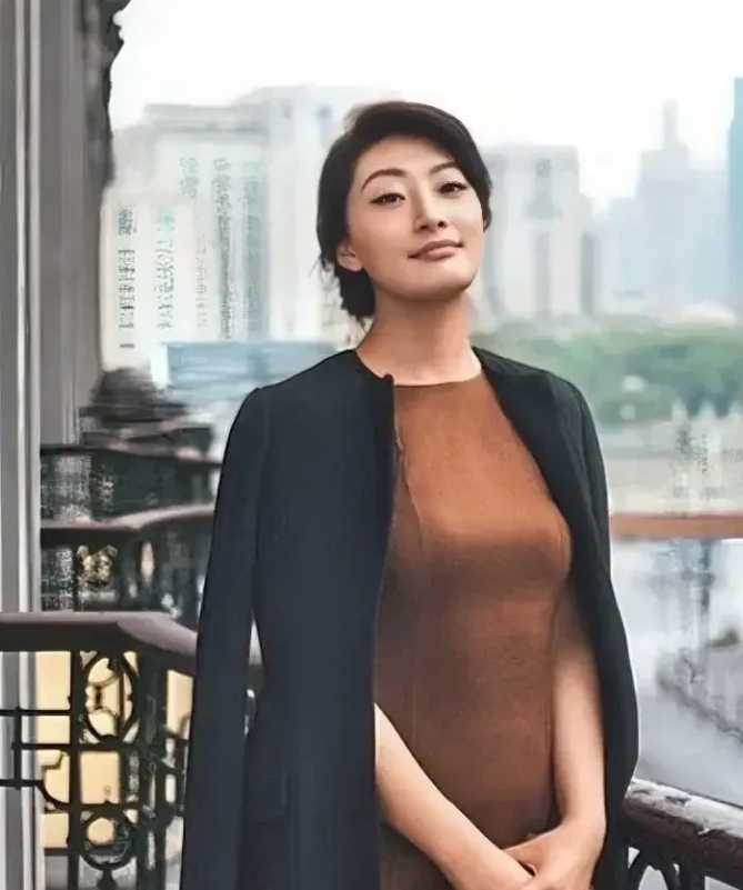 不论什么原因，这个时候辞去宗馥莉的职务都不是明智之举。
网上说，宗馥莉辞去娃哈哈