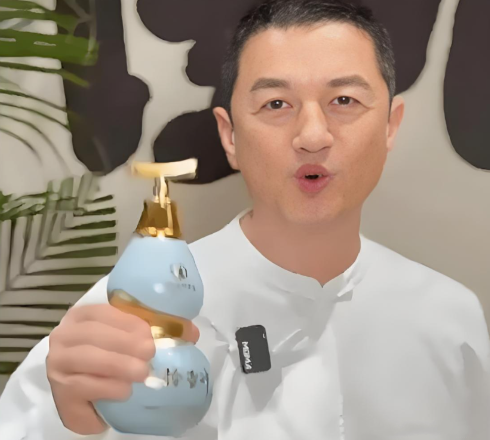 为什么女明星都喜欢李亚鹏？
这么说吧，但凡李亚鹏把盲目做生意的劲头，放到傍富婆吃