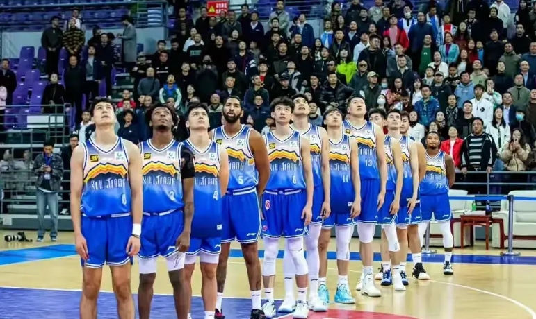 国家队郭士强没有选新疆队球员是有道理的

1，虽然联赛新疆暂排并列第二名（10胜