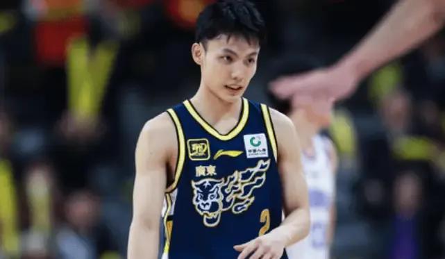广东队真厉害，本赛季培养出了cba现役第一控卫！
1.徐杰，24岁
本赛季场均1
