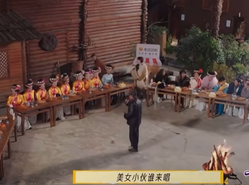 气到发抖，公开指责75岁的老人刘晓庆，李小冉像一个正义勇士一样，冒着在娱乐圈混不
