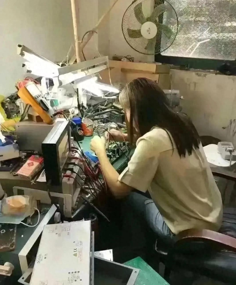 这老婆娶回家不敢惹啊。