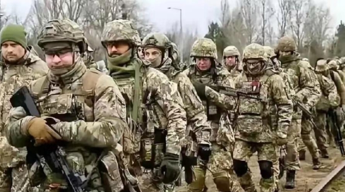 乌军150名逃兵戴上手铐，再次被送往俄乌战场。后果会怎样？

据乌克兰媒体1月3