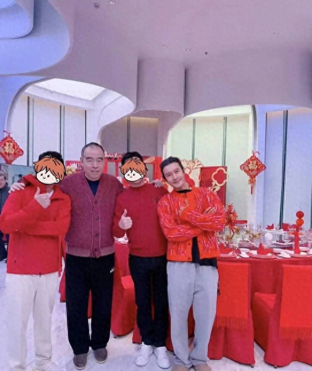黄晓明跟陈凯歌一家吃饭啦，这消息够劲爆吧？

照片里，56岁的陈红，我的天，状态