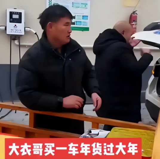 大衣哥送年货遭冷遇，善行不应被轻视