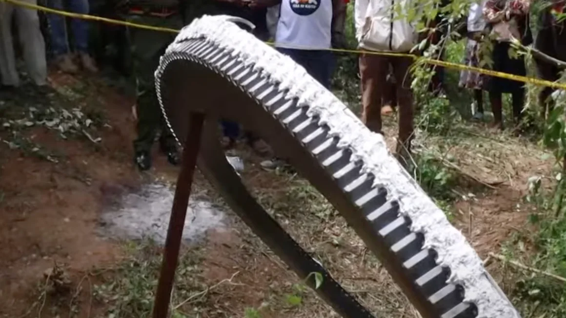 惊！巨大太空物体碎片坠毁肯尼亚村庄