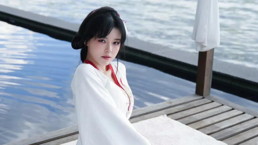 千万粉丝女主播感慨直播不赚钱！以前年收入高达8位数，现在一年不到5位数！