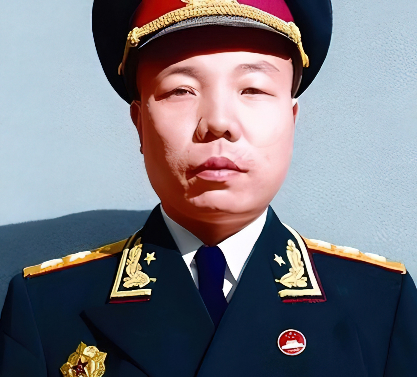 1975年，一群歹徒在公路上违规设置“关卡”。他们拦下了一辆路过的吉普车，原本想