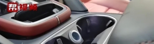 福建福州，一男子发现他保时捷卡宴启动不了，喊拖车把保时捷送到4S店，结果4S店看