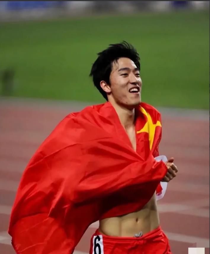 历届奥运会，男子110米跨栏冠军

1、雅典奥运会:刘翔(12.91秒)
2、北