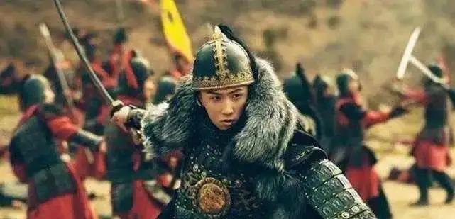 万历年间某夜，名将李成梁的小妾，正在房内服侍将军洗脚。看到他脚底的痣，她道：“妾