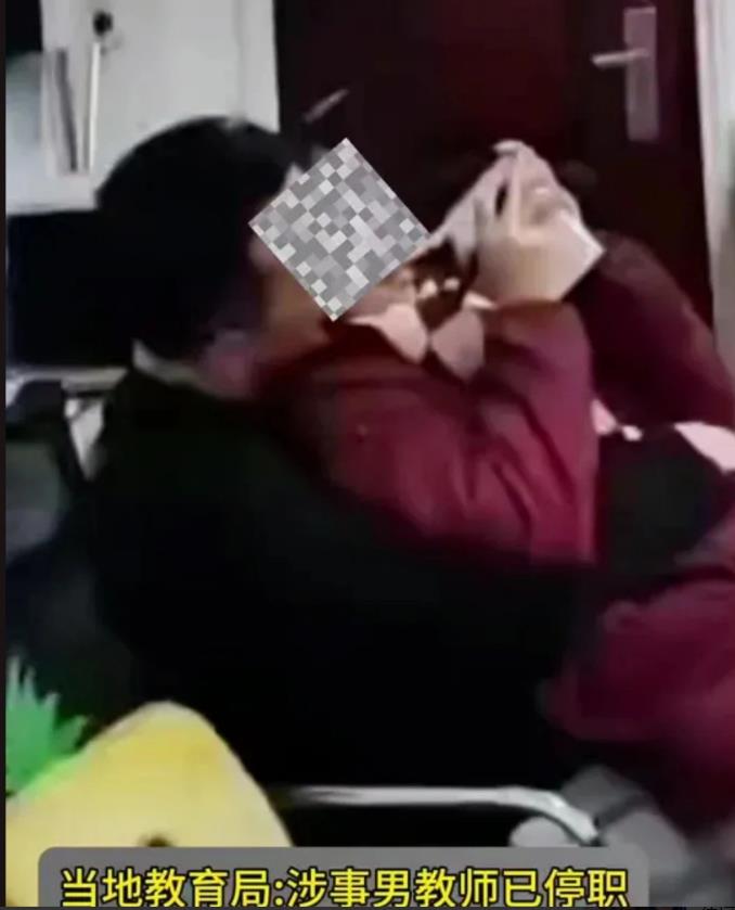 12月28日，两段监控视频流出，显示达州某中学教师与一名女学生在办公室内举止亲密
