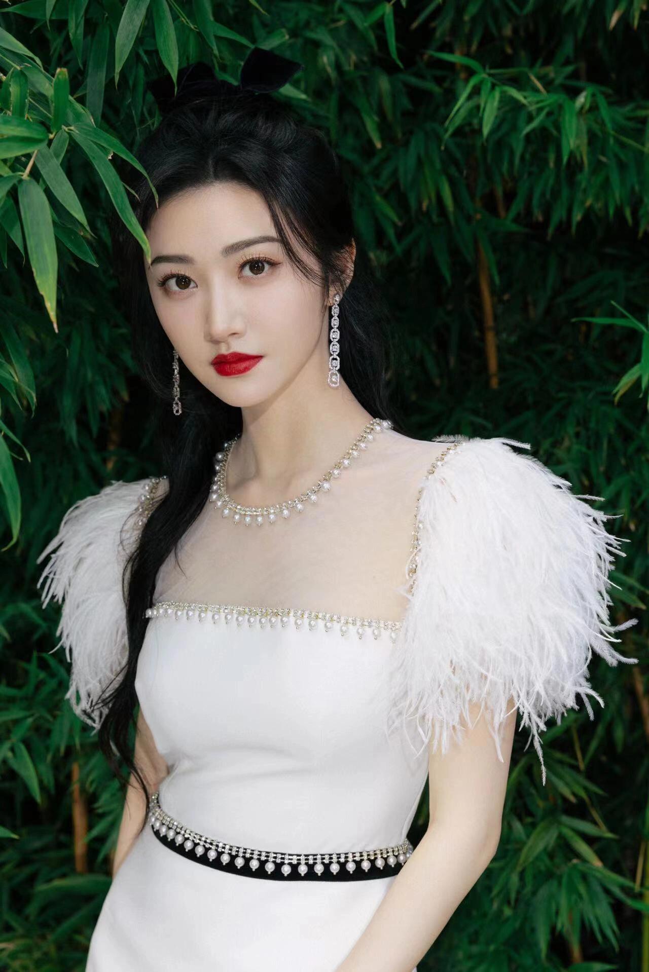 景甜新剧引期待，实力演绎再绽光芒，暑期档