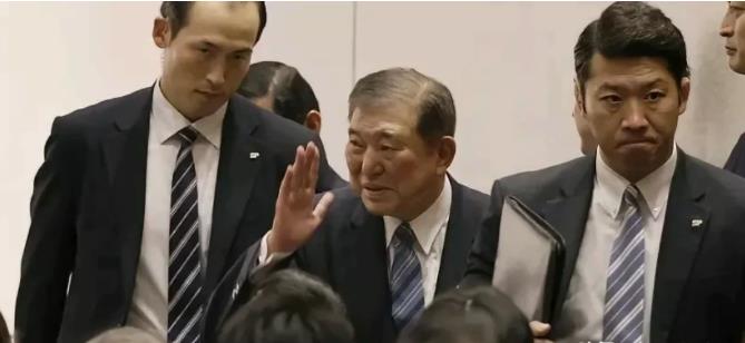 日本：回过神来

当今世界，最难做的恐怕是我们一衣带水的邻居――日本吧。论经济，