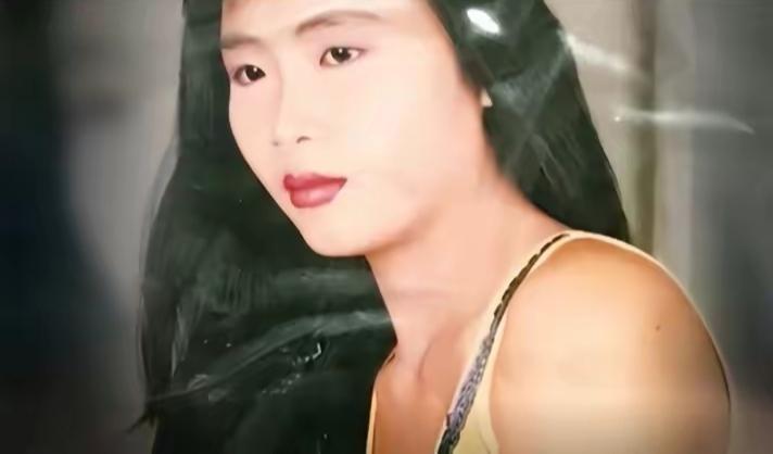 2006年，沉迷韩剧的江西女孩金美秀，如愿以偿嫁到韩国，她发现丈夫说话只会嗯嗯啊