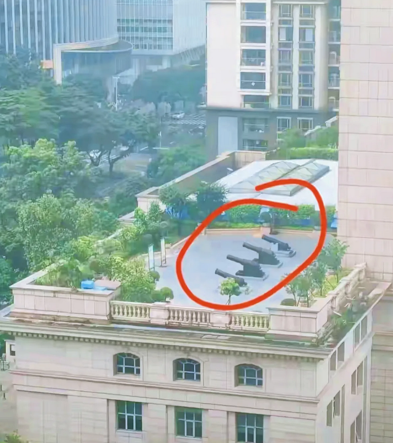 几个意思，住了半年时间，偶尔跑到楼顶看一下 ，很是震惊，远隔300m的楼顶竟然有