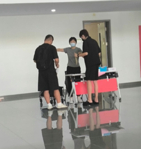 偶遇林更新上戏报到 ​​​
