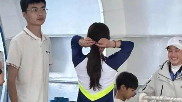 黄圣依带儿子去三亚度假被偶遇不见老公杨子身影