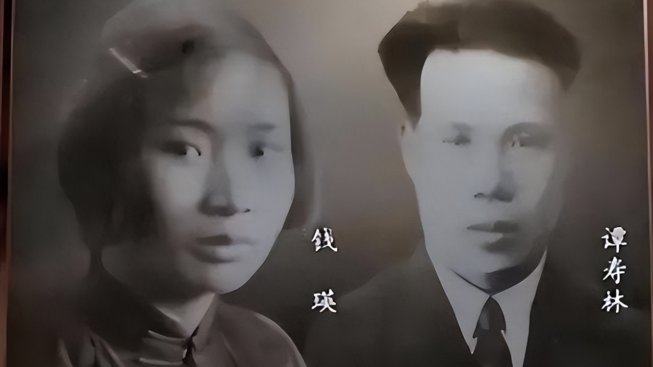 地下党钱瑛被捕时，谎称肚子疼去厕所，将怀表丢进草丛后躲过一劫