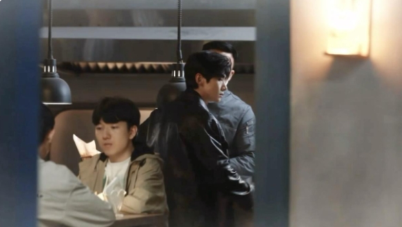 你知道的……我们i破镜重圆就是好这口重逢后尴尬又暧昧的碰撞……🥺🥺🥺