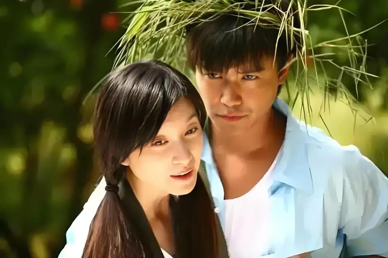 原来，朱亚文老婆沈佳妮，竟和陈思诚相恋3年，据说，女方妈妈不太喜欢陈思诚，看他眼