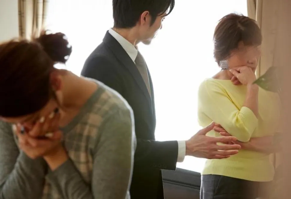 山西一女子，和老公买了套四室的房子，婆婆要过来同住，女子勉强同意。可没想到，婆婆