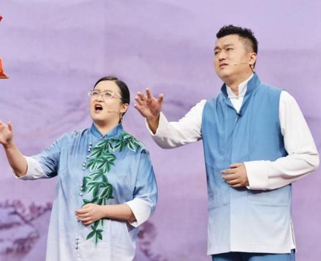 6年前，那个当众叫板郭德纲的博士夫妇李宏烨，如今成功了吗？（李宏烨参加相声有新人视频）-第26张图片-九妖电影