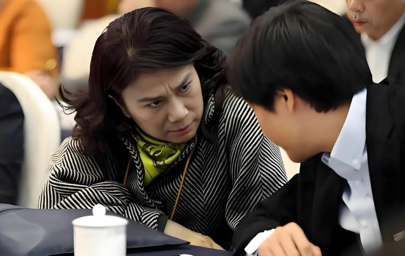 自从看到格力专卖店改名“董明珠健康家”之后，我个人感觉格力是真出问题了，格力年会
