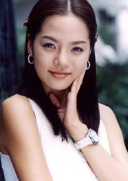 蔡琳的人际关系圈

1.前夫：李承焕，57岁，167cm，毕业于韩国外国人大学，