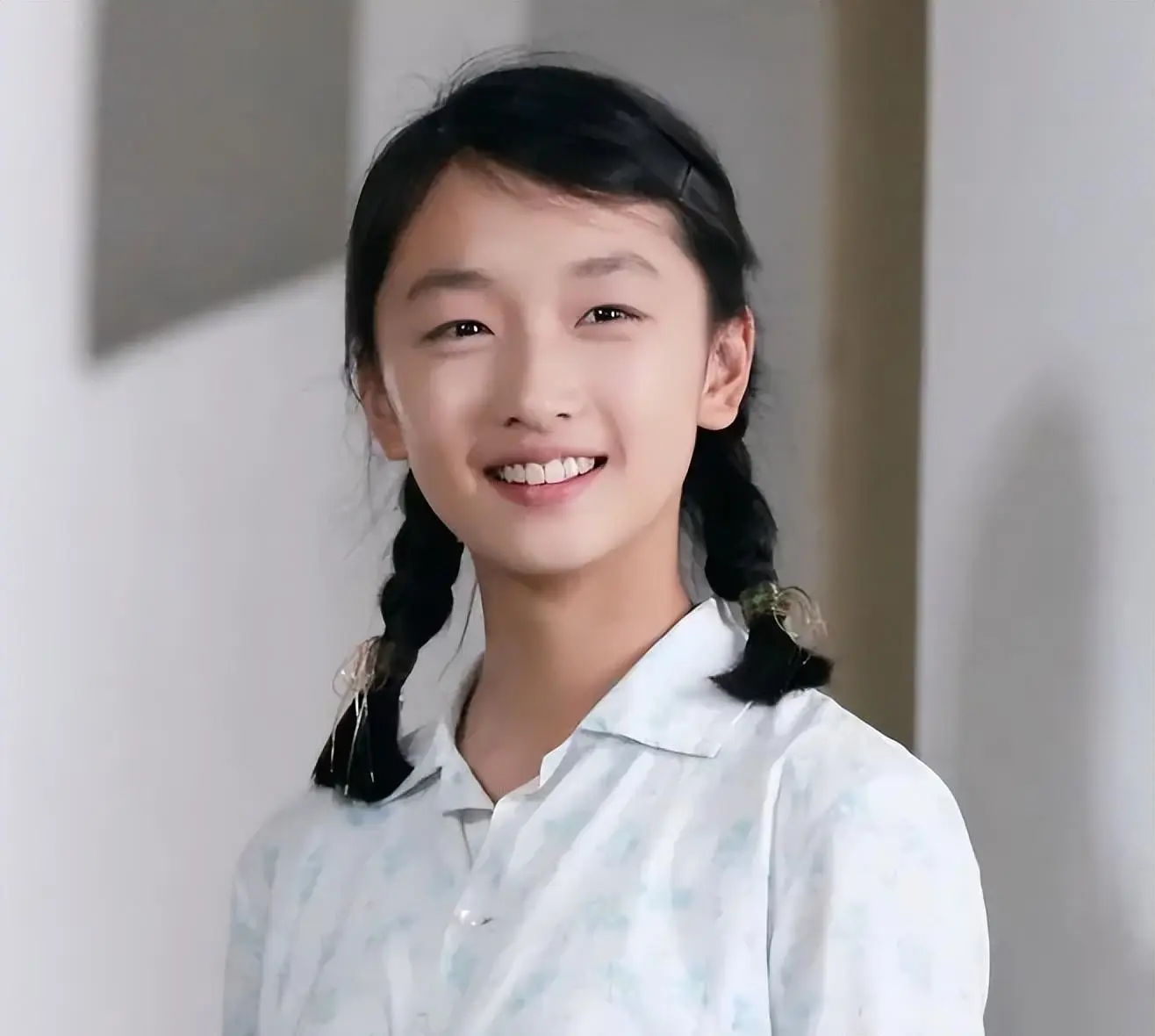 在挑选《山楂树之恋》的女主角时，张艺谋试镜了60000多人，轮到周冬雨时，张艺谋