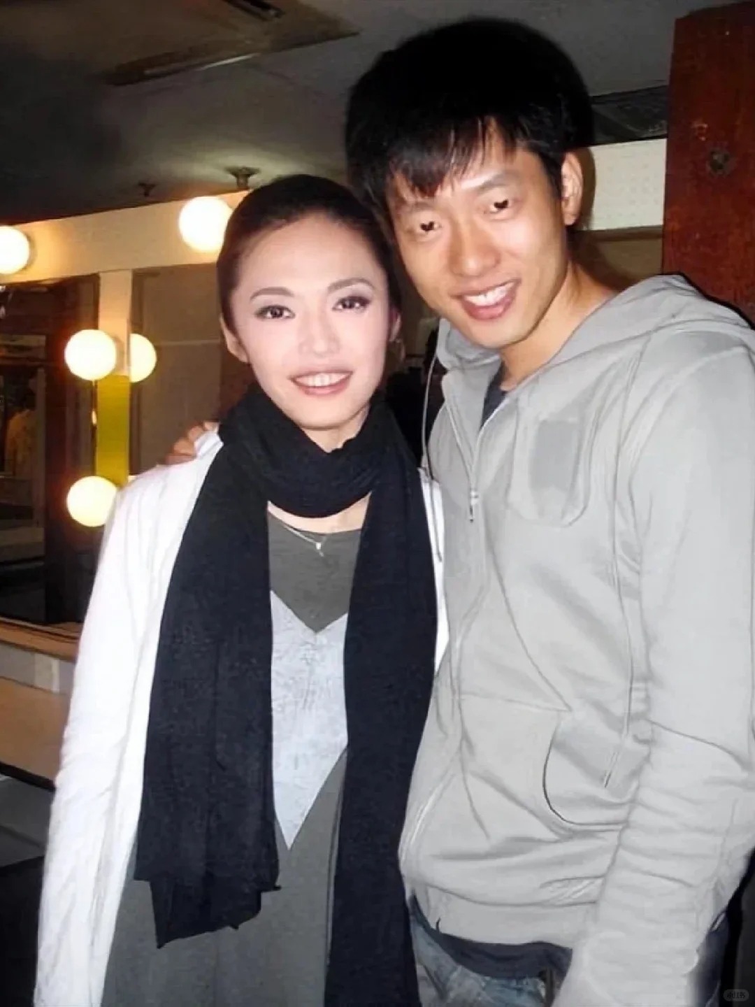 离婚后，两人却因“谁先出轨”上演了一出开撕大战，是时候聊一聊他们之间的那段错综复