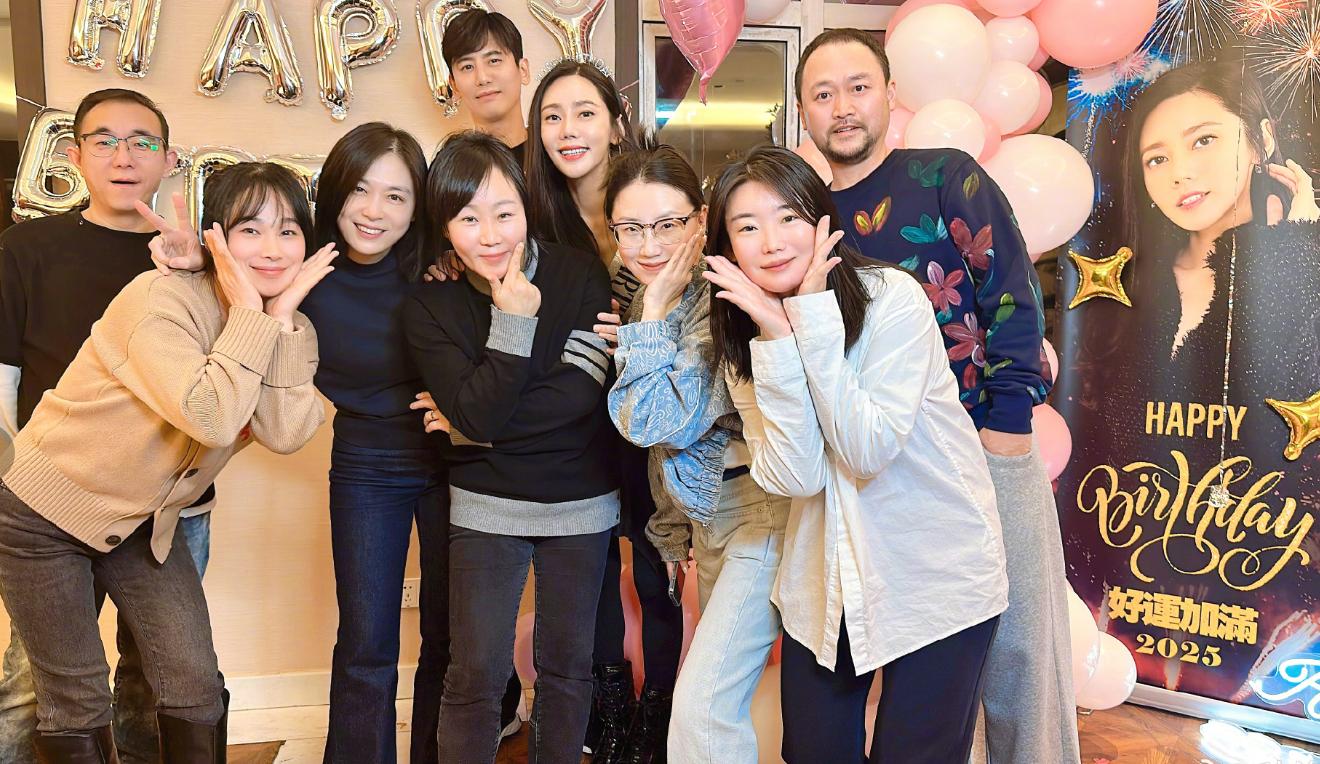祝秋瓷炫生日快乐！幸福一家人，满满都是爱，喜欢秋瓷炫这个韩国人，开朗大方，心地善
