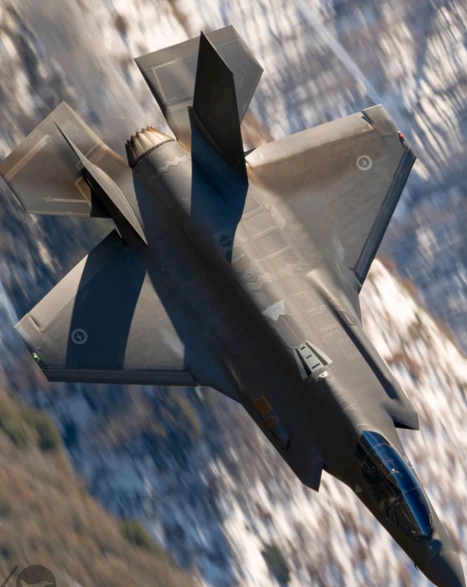 “F-35闪电II”战斗机是世界上最先进的战机之一。其全球定位系统和激光制导系统