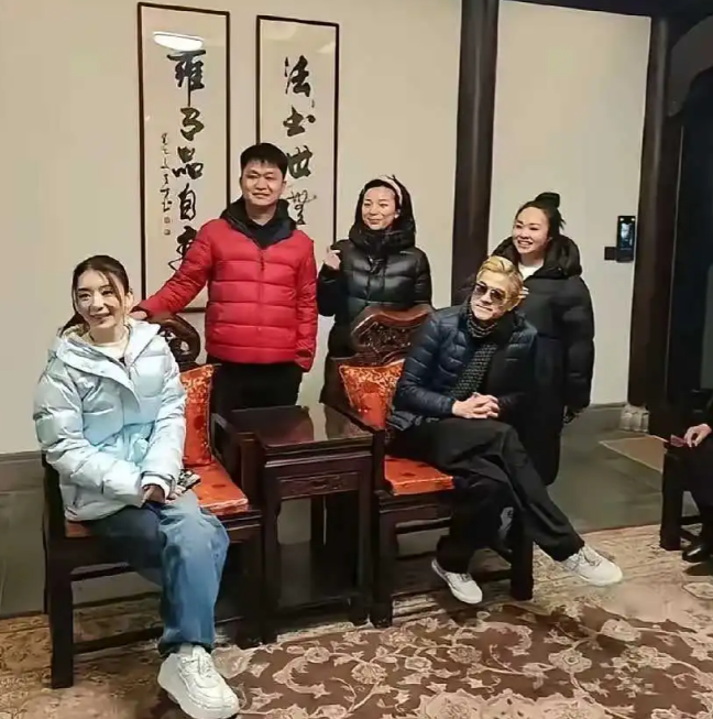 老丈人：我从小听你歌长大的
