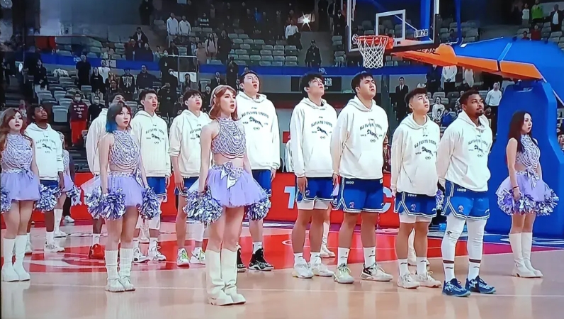 新疆管理层掀桌子了，不是因为败给福建队，更是因为——

看不下去了，刘炜教练为什