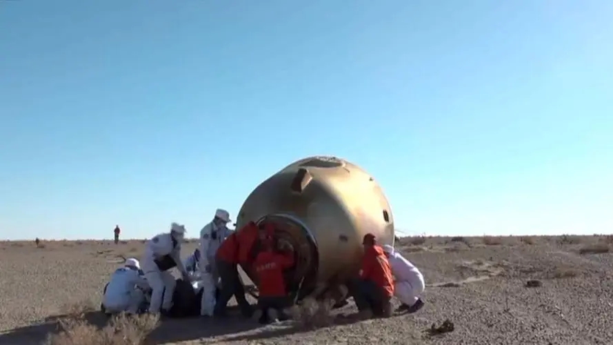 祝贺！英雄归来，神舟十七号载人飞船返回舱成功着陆。4月30日，神舟十七号载人飞船