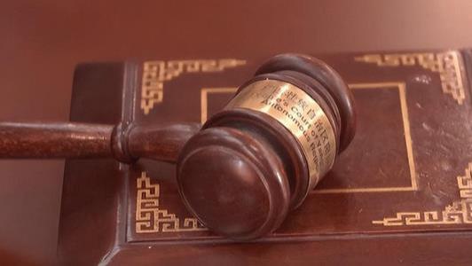 广西一家三口车祸身亡, 亲属在遗物发现200万保单, 保险公司赔不了